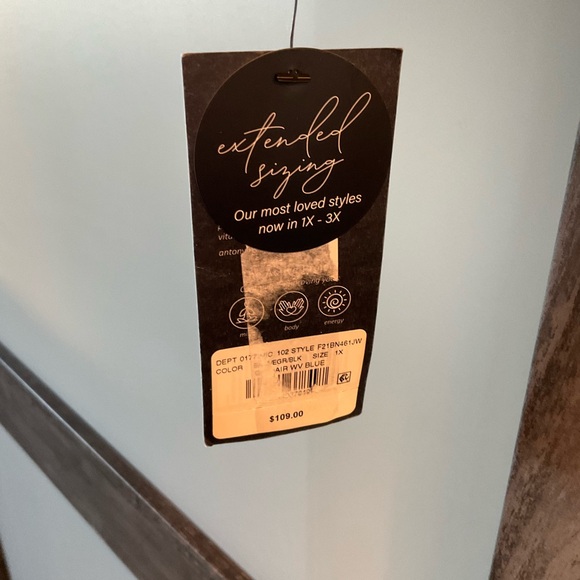 NWT-Women’s Kensis 1/4 zip sweatshirt - Picture 3 of 4